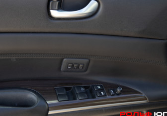 Подержанный автомобиль Nissan Teana 2011 года (13 фото)