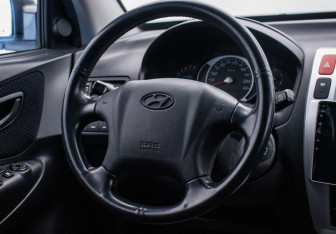 Подержанный автомобиль Hyundai Tucson 2006 года (15 фото)