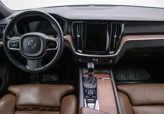 Подержанный автомобиль Volvo S60 2020 года (13 фото)