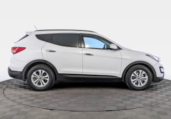 Подержанный автомобиль Hyundai Santa Fe 2012 года (4 фото)