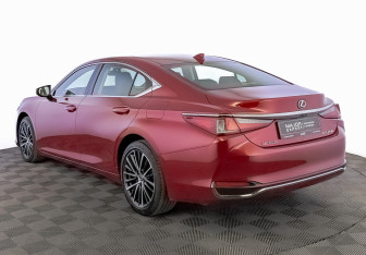 Подержанный автомобиль Lexus ES 2021 года (7 фото)