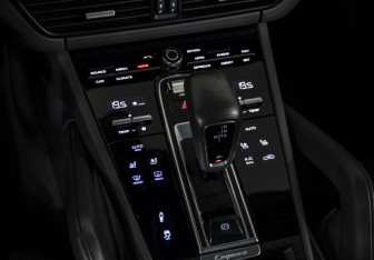 Подержанный автомобиль Porsche Cayenne 2018 года (18 фото)