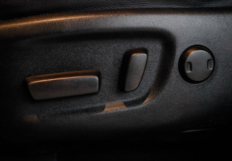 Подержанный автомобиль Toyota RAV4 2015 года (20 фото)