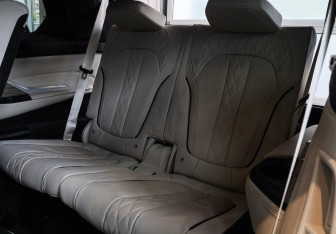 Подержанный автомобиль BMW X7 2020 года (11 фото)