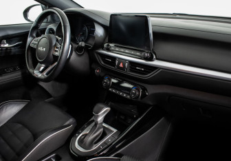 Подержанный автомобиль Kia Cerato Sedan 2022 года (10 фото)