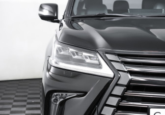 Подержанный автомобиль Lexus LX 2016 года (31 фото)