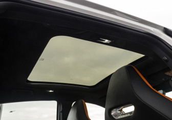 Подержанный автомобиль Changan UNI-V 2023 года (19 фото)