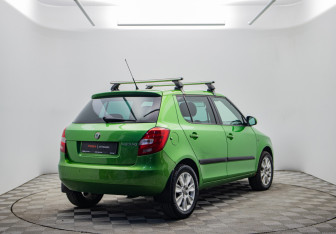 Подержанный автомобиль Skoda Fabia Hatchback 2010 года (5 фото)