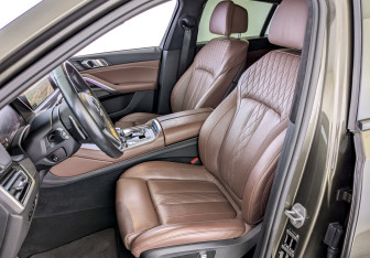 Подержанный автомобиль BMW X6 2020 года (21 фото)