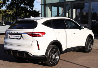 Подержанный автомобиль Haval F7 2023 года (4 фото)