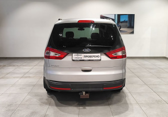 Подержанный автомобиль Ford Galaxy 2011 года (6 фото)