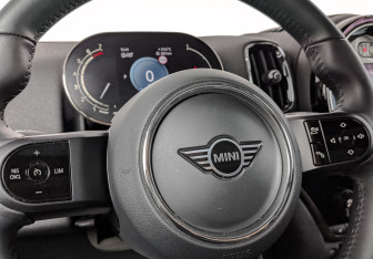 Подержанный автомобиль MINI Countryman 2021 года (26 фото)