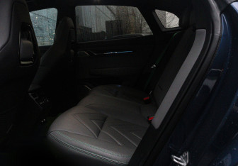 Подержанный автомобиль Zeekr 001 2023 года (10 фото)