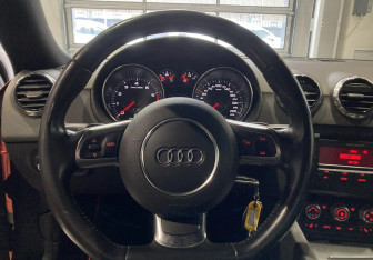 Подержанный автомобиль Audi TT Coupe 2010 года (14 фото)