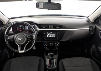 Подержанный автомобиль Kia Rio Hatchback 2021 года (13 фото)