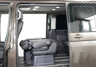 Подержанный автомобиль Volkswagen Multivan 2019 года (16 фото)