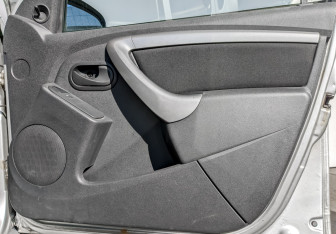 Подержанный автомобиль Renault Duster 2013 года (24 фото)