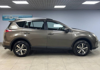 Подержанный автомобиль Toyota RAV4 2018 года (4 фото)