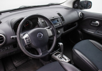 Подержанный автомобиль Nissan Note 2013 года (9 фото)