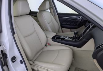 Подержанный автомобиль Infiniti Q50 2014 года (23 фото)