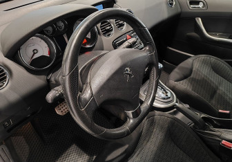 Подержанный автомобиль Peugeot 308 Hatchback 2011 года (14 фото)