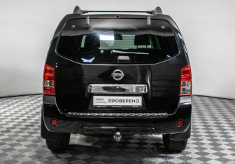 Подержанный автомобиль Nissan Pathfinder 2010 года (6 фото)