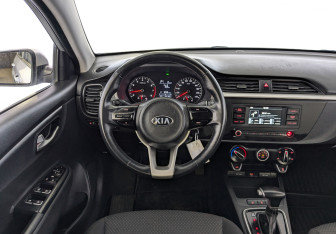 Подержанный автомобиль Kia Rio Hatchback 2021 года (20 фото)
