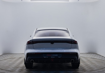 Подержанный автомобиль Changan UNI-V 2023 года (4 фото)