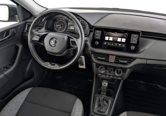 Подержанный автомобиль Skoda Rapid Liftback 2021 года (27 фото)