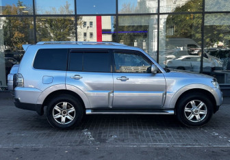 Подержанный автомобиль Mitsubishi Pajero 2008 года (4 фото)