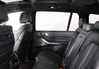 Подержанный автомобиль BMW X7 2021 года (8 фото)