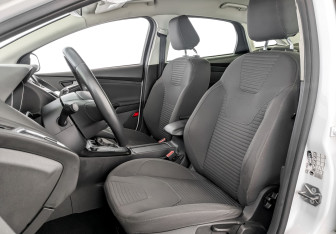 Подержанный автомобиль Ford Focus Sedan 2016 года (20 фото)