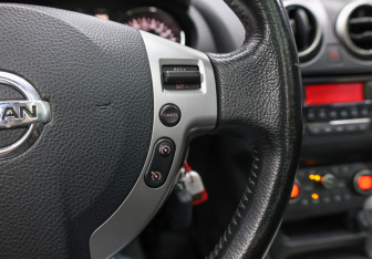Подержанный автомобиль Nissan Qashqai+2 2010 года (19 фото)