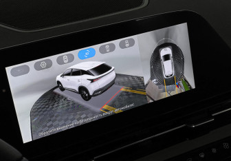 Подержанный автомобиль Omoda C5 2023 года (15 фото)