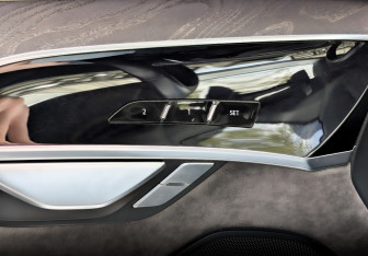 Подержанный автомобиль Audi A8 2021 года (23 фото)
