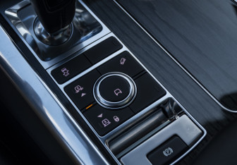 Подержанный автомобиль Land Rover Range Rover Sport 2018 года (15 фото)