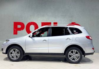 Подержанный автомобиль Hyundai Santa Fe 2010 года (6 фото)