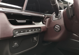 Подержанный автомобиль Cadillac Escalade Suv 2022 года (14 фото)