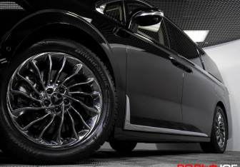 Подержанный автомобиль Voyah Dream 2023 года (35 фото)