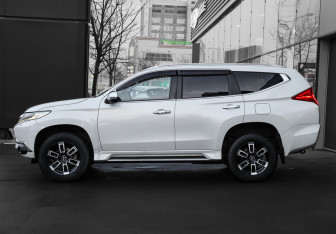 Подержанный автомобиль Mitsubishi Pajero Sport 2018 года (8 фото)