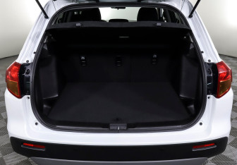 Подержанный автомобиль Suzuki Vitara 2017 года (16 фото)