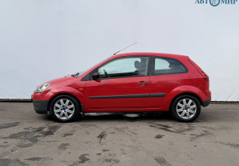 Подержанный автомобиль Ford Fiesta Hatchback 2006 года (8 фото)