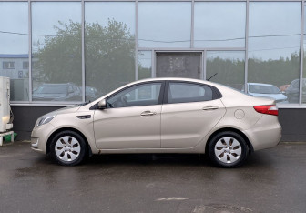 Подержанный автомобиль Kia Rio Sedan 2012 года (8 фото)