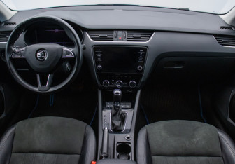 Подержанный автомобиль Skoda Octavia Liftback 2019 года (13 фото)
