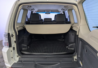 Подержанный автомобиль Mitsubishi Pajero 2018 года (10 фото)