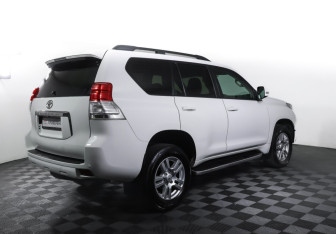 Подержанный автомобиль Toyota Land Cruiser Prado 2012 года (5 фото)
