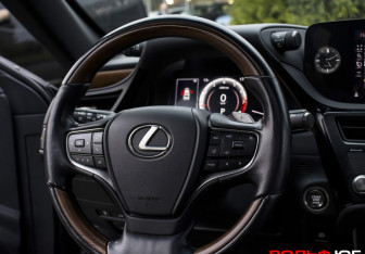 Подержанный автомобиль Lexus ES 2021 года (14 фото)