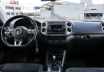 Подержанный автомобиль Volkswagen Tiguan 2016 года (12 фото)