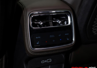 Подержанный автомобиль Geely Monjaro 2025 года (21 фото)