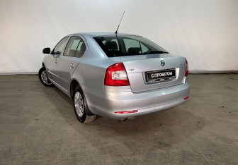 Подержанный автомобиль Skoda Octavia Liftback 2008 года (4 фото)